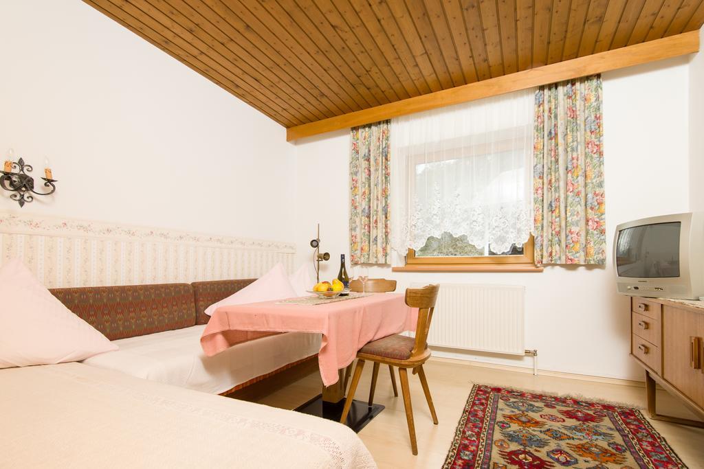 Gaestehaus Helga Scharnitz Room photo